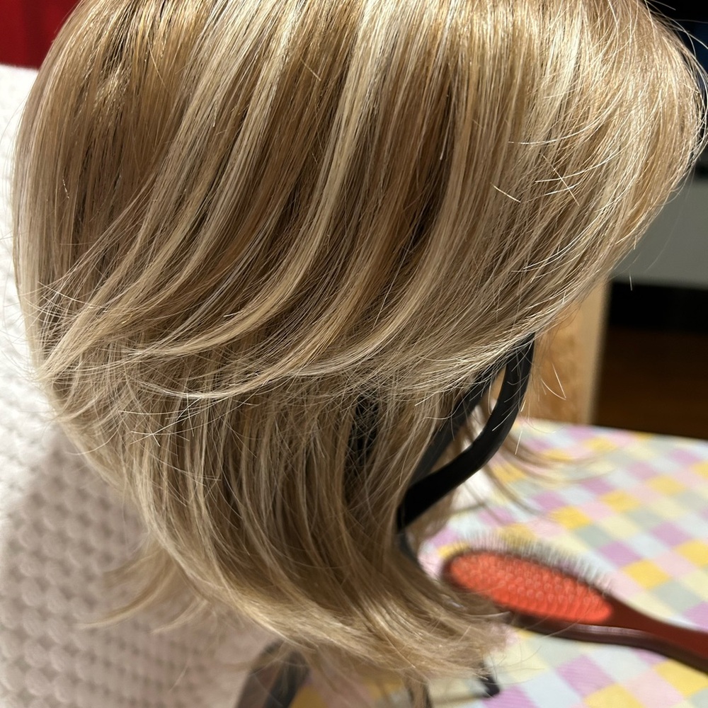 Wig, multi blonde, medical grade. - Picture 8 of 8